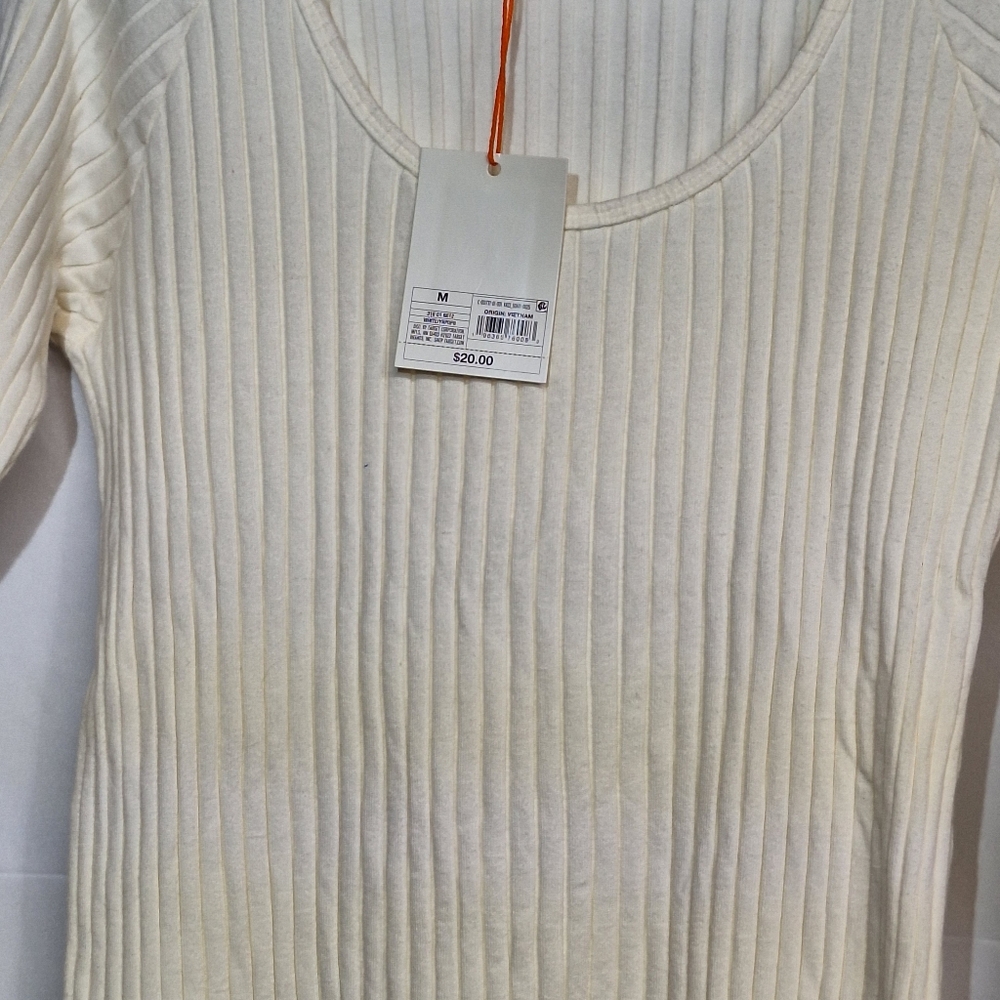 NEW!!!  KNOX ROSE TOP. - Picture 6 of 7